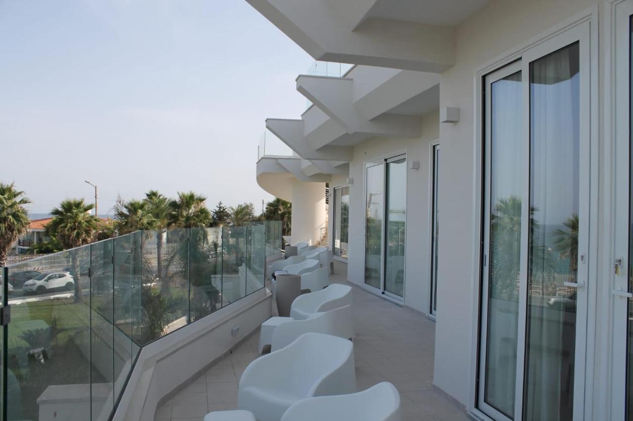 Jonium Hotel - Amazing Sea View And Swimming Pool بولسانو المظهر الخارجي الصورة