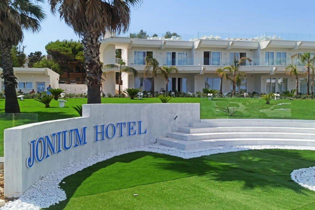 Jonium Hotel - Amazing Sea View And Swimming Pool بولسانو المظهر الخارجي الصورة