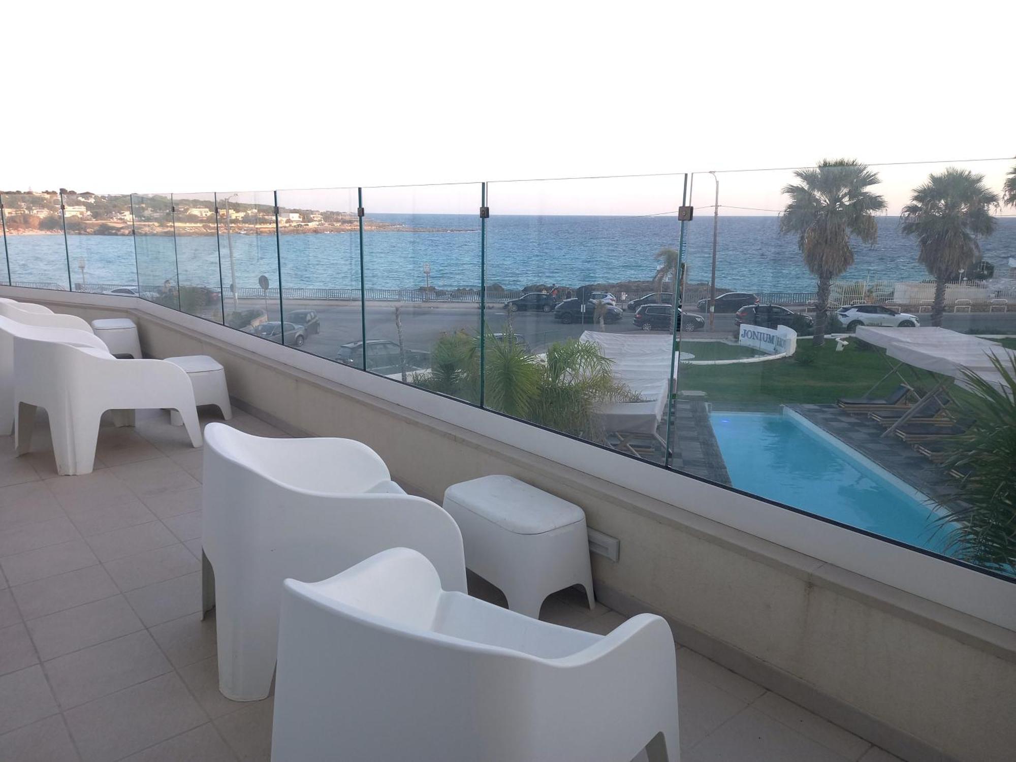 Jonium Hotel - Amazing Sea View And Swimming Pool بولسانو المظهر الخارجي الصورة