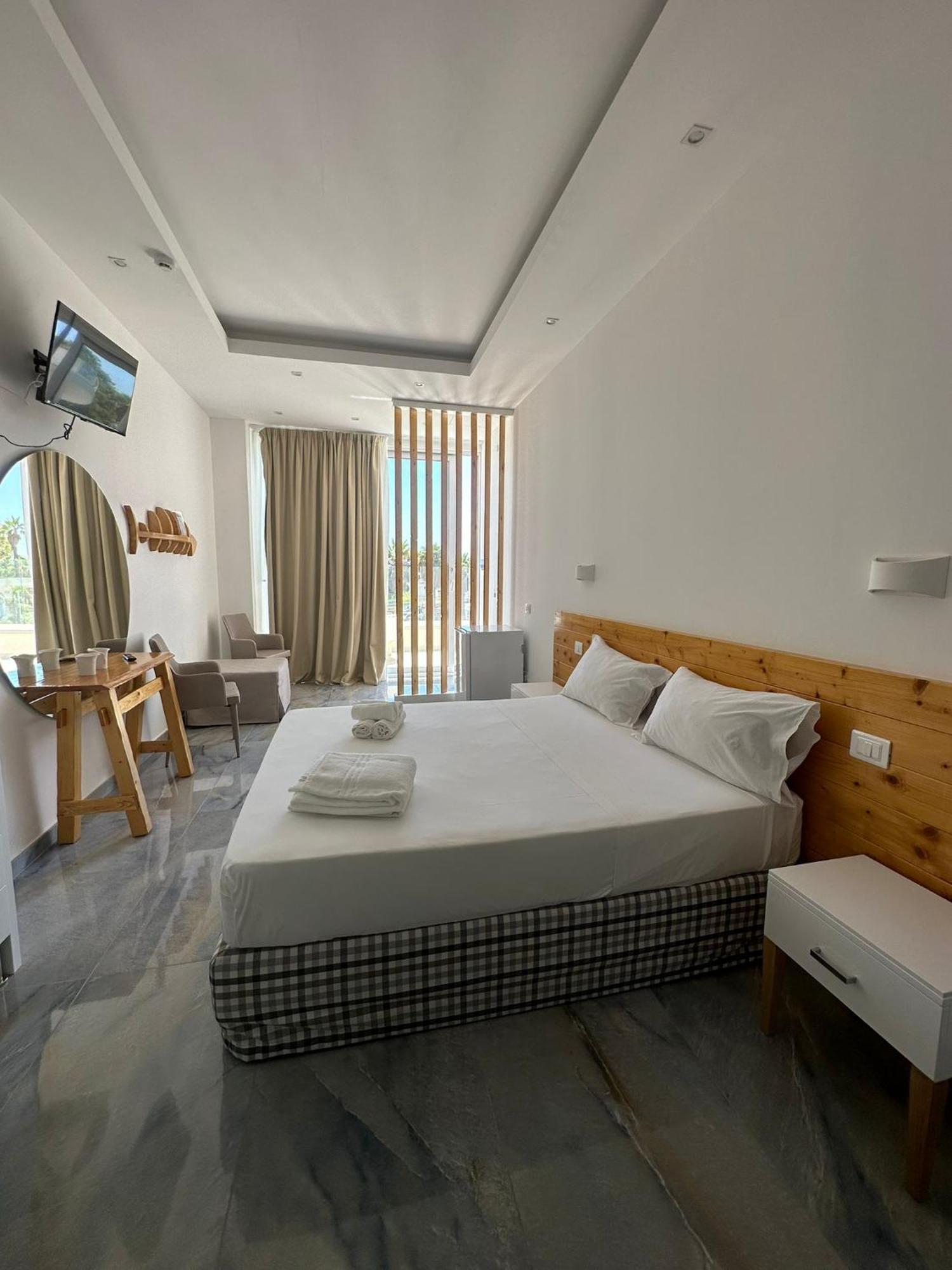 Jonium Hotel - Amazing Sea View And Swimming Pool بولسانو المظهر الخارجي الصورة