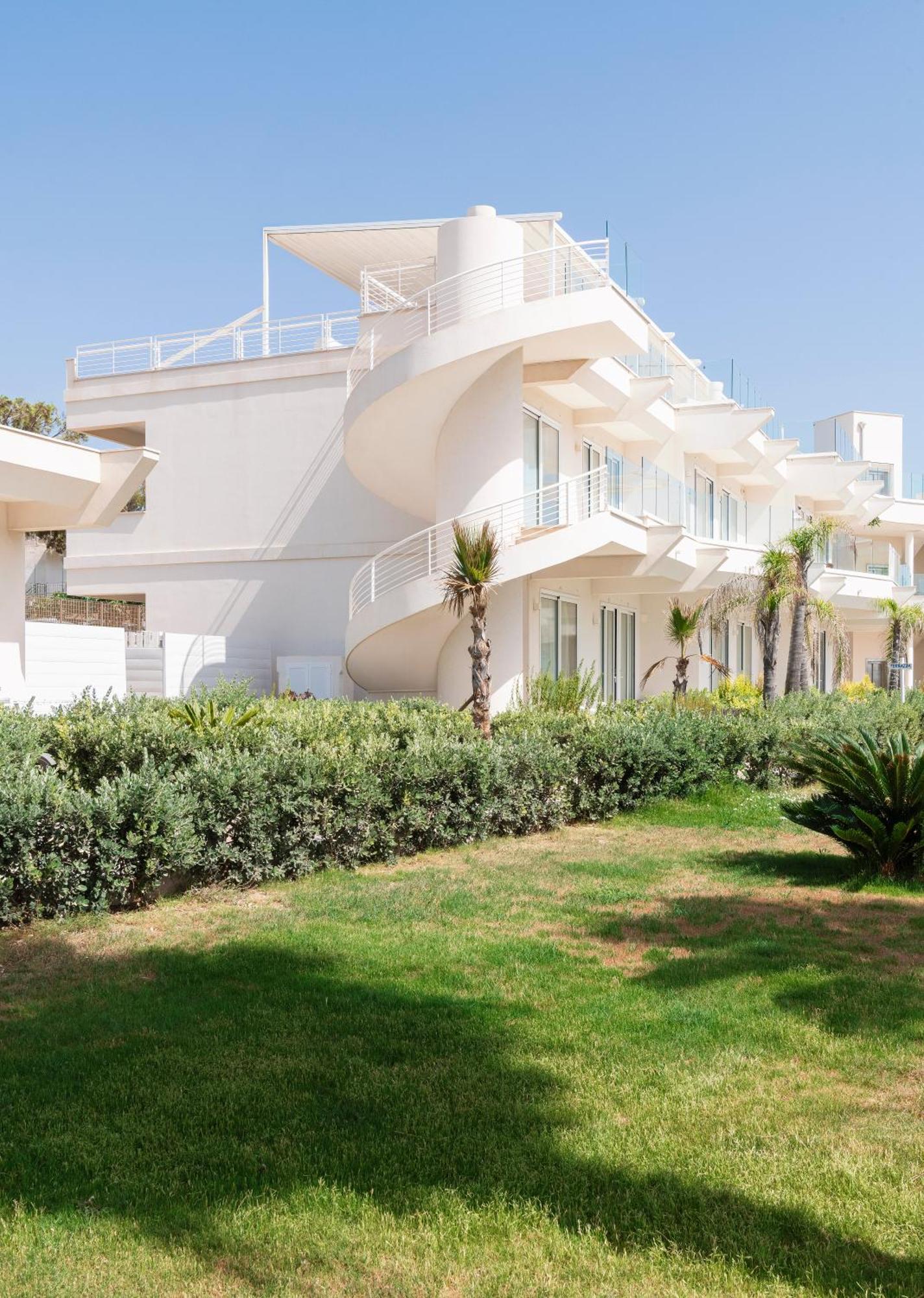 Jonium Hotel - Amazing Sea View And Swimming Pool بولسانو المظهر الخارجي الصورة