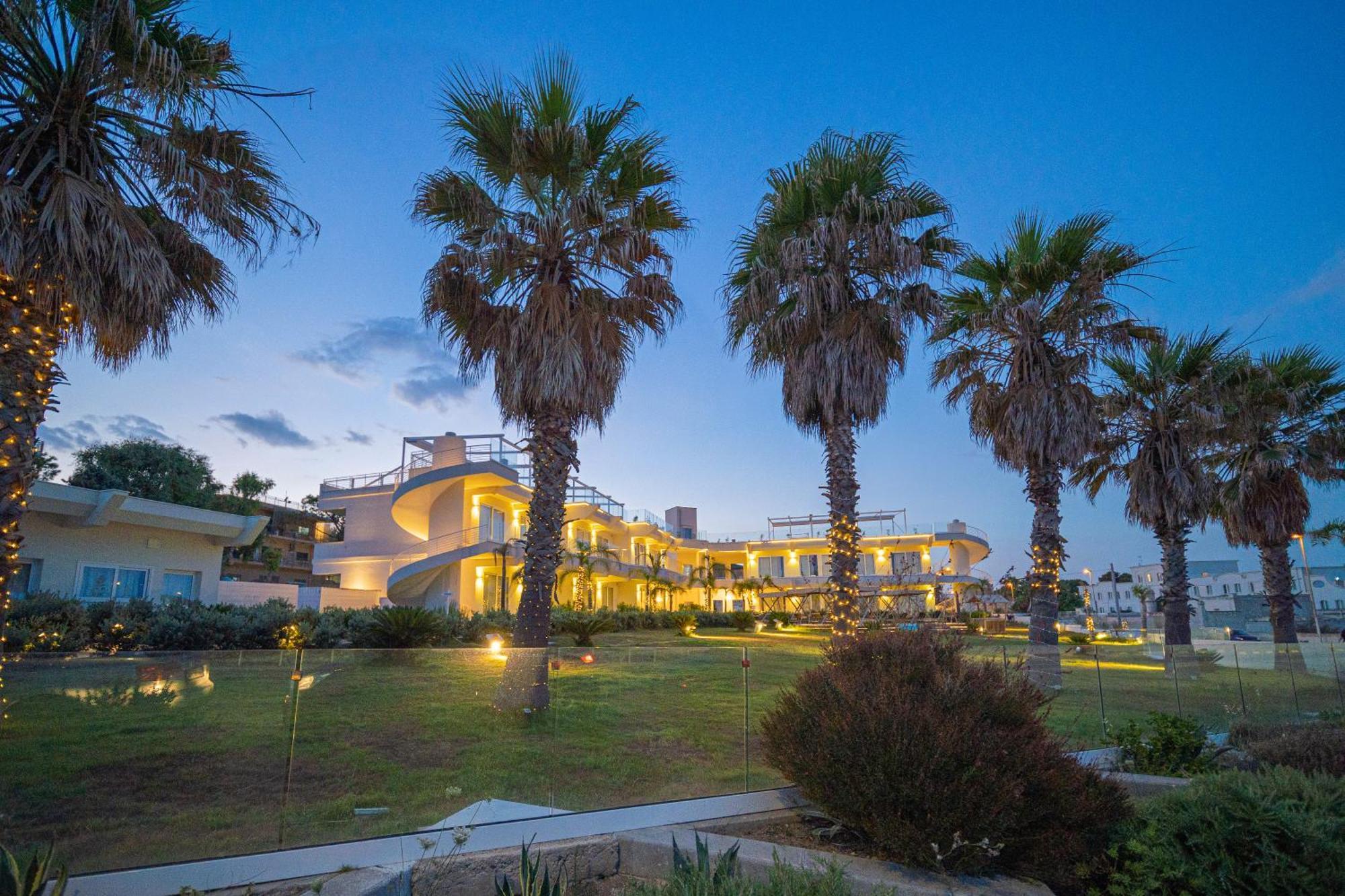 Jonium Hotel - Amazing Sea View And Swimming Pool بولسانو المظهر الخارجي الصورة