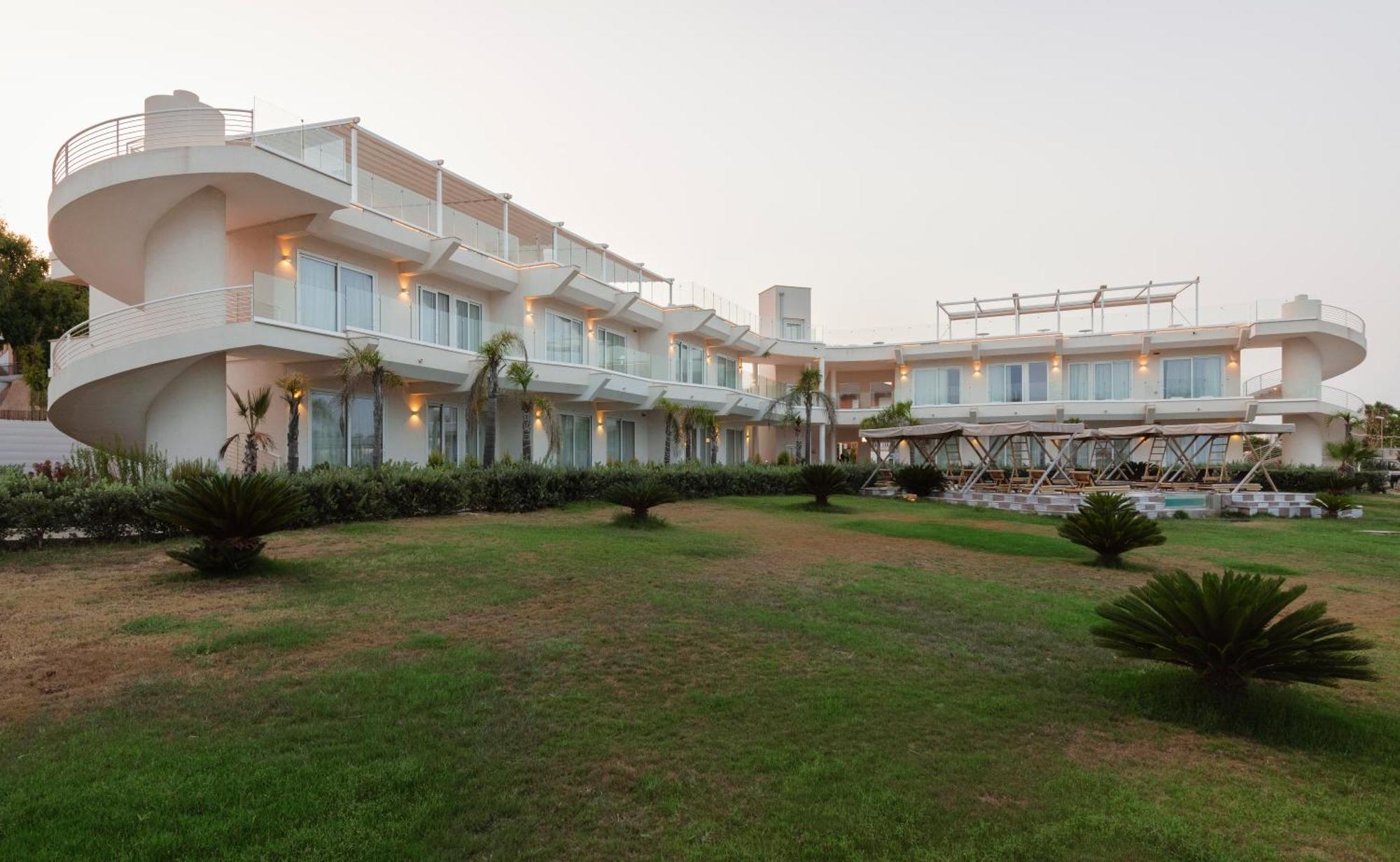 Jonium Hotel - Amazing Sea View And Swimming Pool بولسانو المظهر الخارجي الصورة