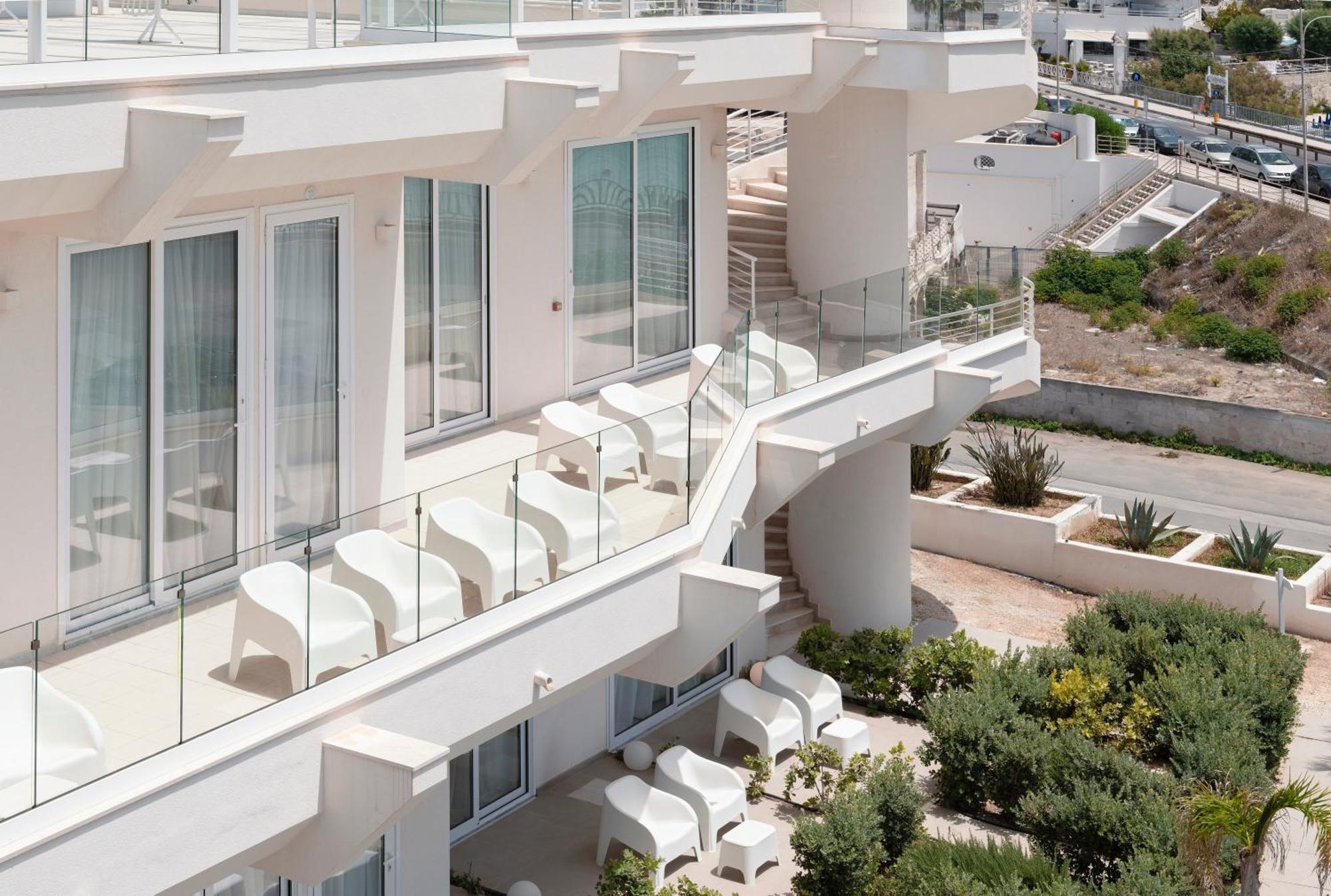 Jonium Hotel - Amazing Sea View And Swimming Pool بولسانو المظهر الخارجي الصورة